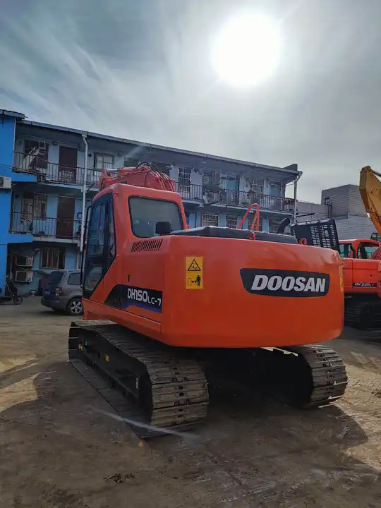 Well-maintained Cheap Price Korea Original Used Doosan Dh150,Dh150lc-7 Crawler Excavator in Shanghai - Crawler excavator: picture 2 Well-maintained Cheap Price Korea Original Used Doosan Dh150,Dh150lc-7 Crawler Excavator in Shanghai - Crawler excavator: picture 2