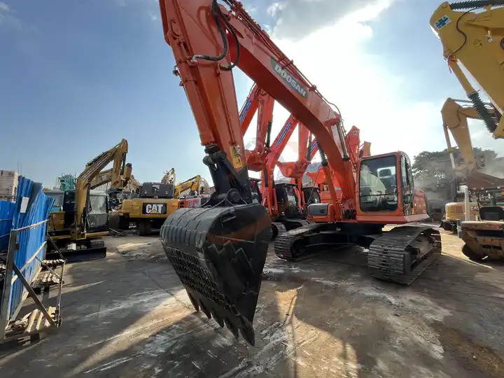 Low price hours Used Machinery Doosan300 dx300lc Hydraulic Crawler Backhoe Digger 30ton Used Excavator Doosan DX300LC - Crawler excavator: picture 4 Low price hours Used Machinery Doosan300 dx300lc Hydraulic Crawler Backhoe Digger 30ton Used Excavator Doosan DX300LC - Crawler excavator: picture 4