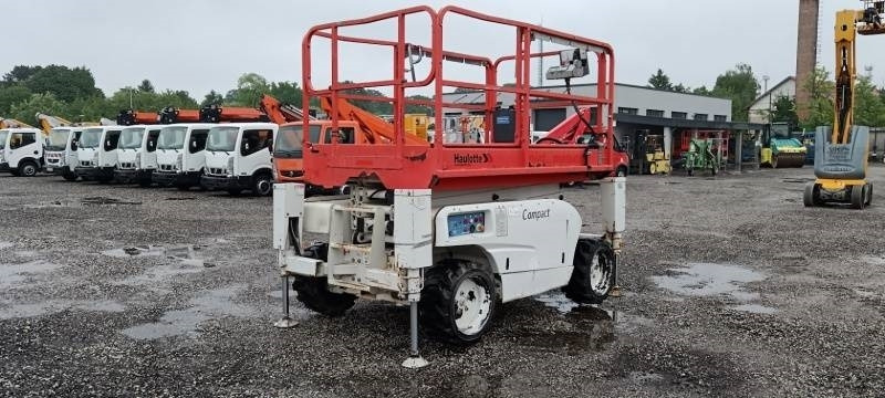 Haulotte Compact 10 DX - 4x4 - 10m - diesel - Scissor lift: picture 2 Haulotte Compact 10 DX - 4x4 - 10m - diesel - Scissor lift: picture 2