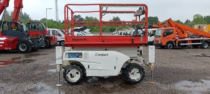 Haulotte Compact 10 DX - 4x4 - 10m - diesel - Scissor lift: picture 4 Haulotte Compact 10 DX - 4x4 - 10m - diesel - Scissor lift: picture 4