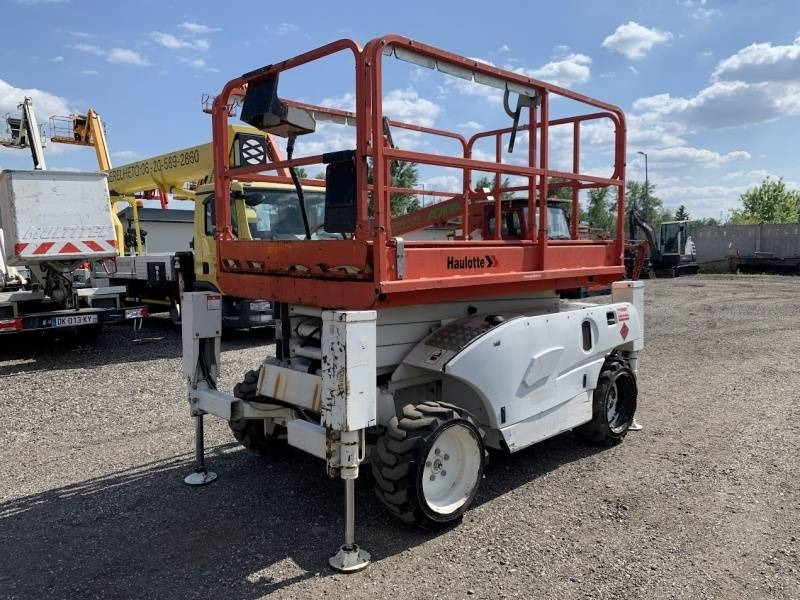 Haulotte Compact 10 DX - 4x4 - 10m - diesel - Scissor lift: picture 2 Haulotte Compact 10 DX - 4x4 - 10m - diesel - Scissor lift: picture 2