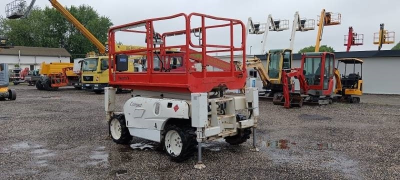 Haulotte Compact 10 DX - 4x4 - 10m - diesel - Scissor lift: picture 1 Haulotte Compact 10 DX - 4x4 - 10m - diesel - Scissor lift: picture 1