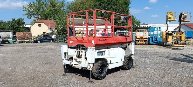 Haulotte Compact 10 DX - 4x4 - 10m - diesel - Scissor lift: picture 2 Haulotte Compact 10 DX - 4x4 - 10m - diesel - Scissor lift: picture 2