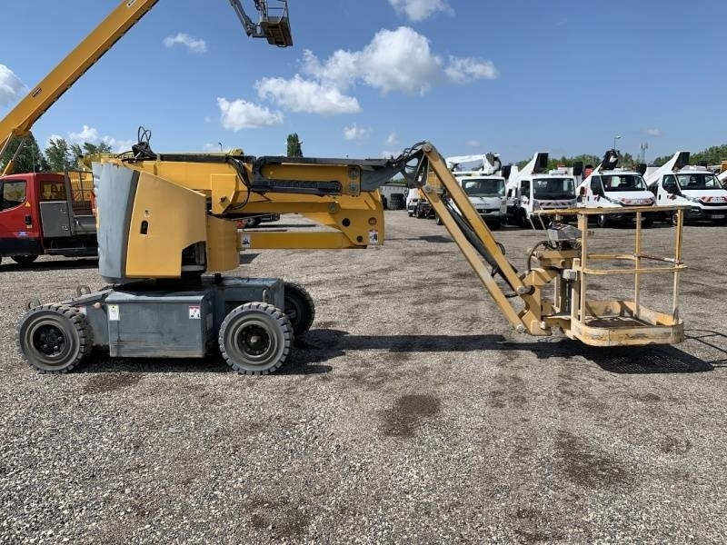 Haulotte HA12IP - 12 m, electric - Articulated boom lift: picture 3 Haulotte HA12IP - 12 m, electric - Articulated boom lift: picture 3