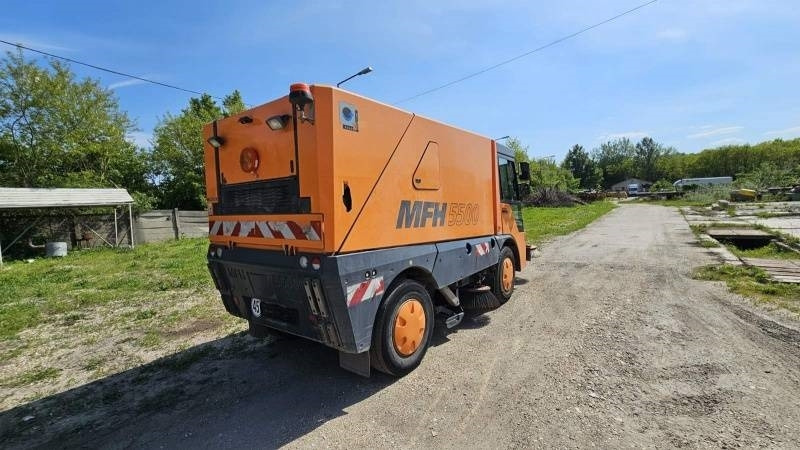 Mfh 5500 sweeper - with air conditionier - Road sweeper: picture 3 Mfh 5500 sweeper - with air conditionier - Road sweeper: picture 3