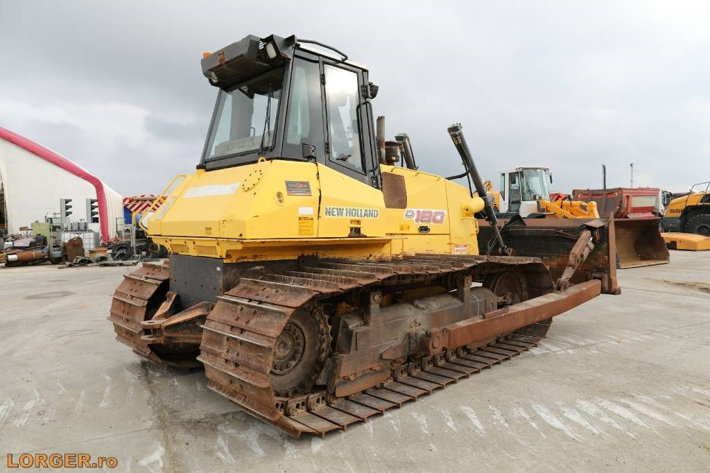 New Holland D 180 - Bulldozer: picture 2 New Holland D 180 - Bulldozer: picture 2