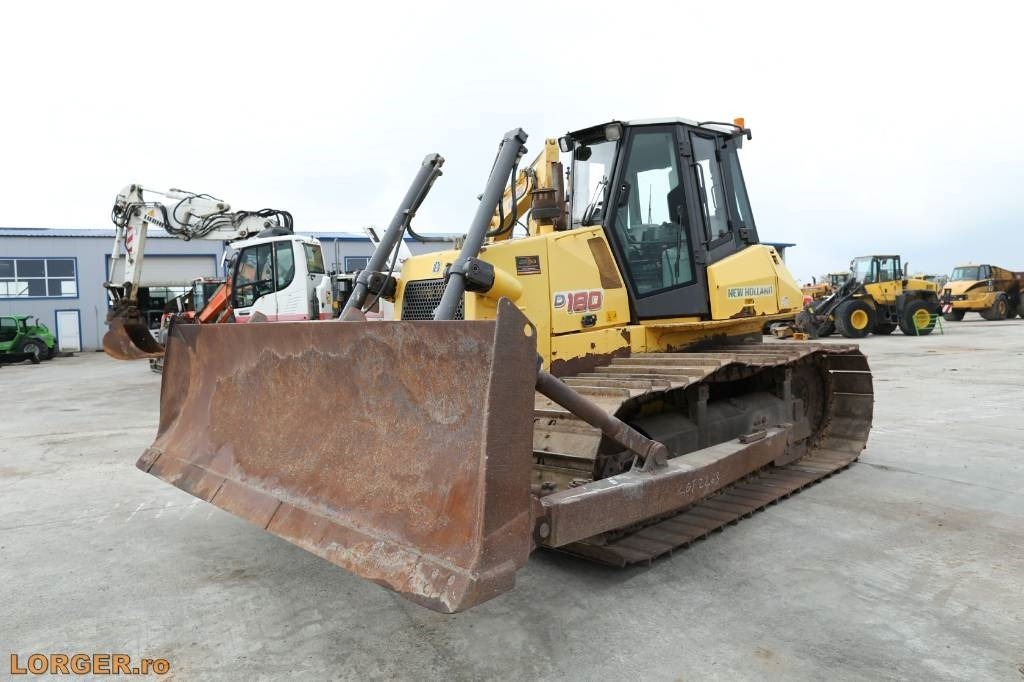 New Holland D 180 - Bulldozer: picture 4 New Holland D 180 - Bulldozer: picture 4