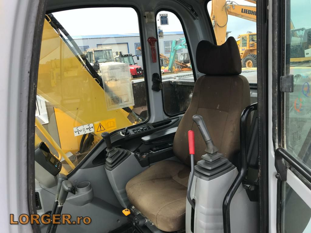 Crawler excavator New Holland E 145: picture 12