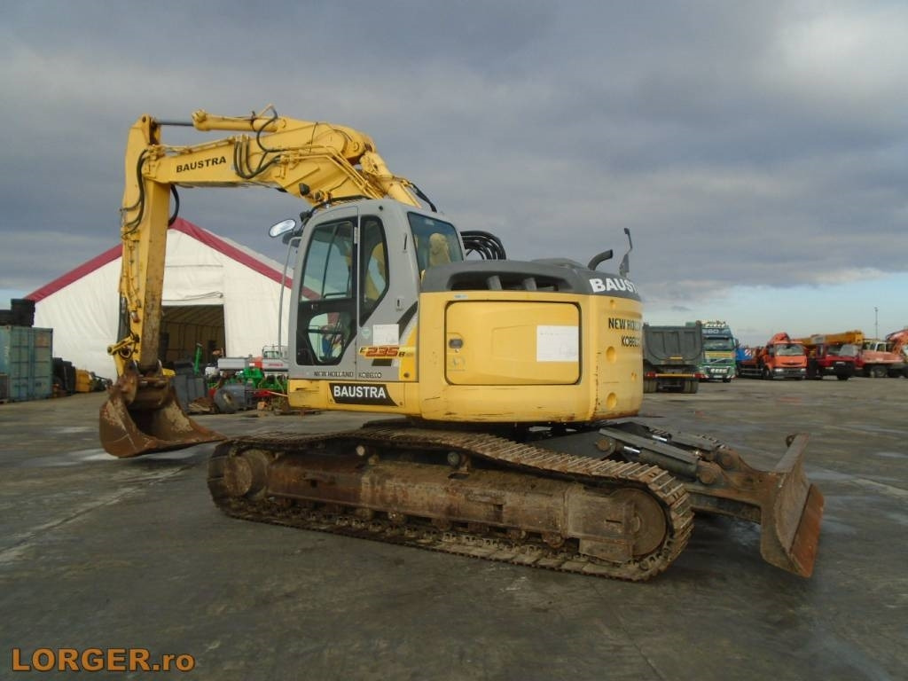 New Holland E 235 B SR-2* Blade - Crawler excavator: picture 3 New Holland E 235 B SR-2* Blade - Crawler excavator: picture 3