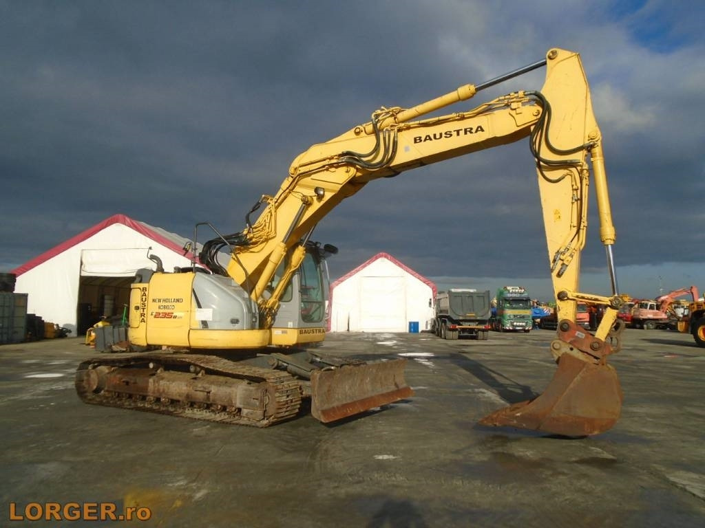 New Holland E 235 B SR-2* Blade - Crawler excavator: picture 1 New Holland E 235 B SR-2* Blade - Crawler excavator: picture 1