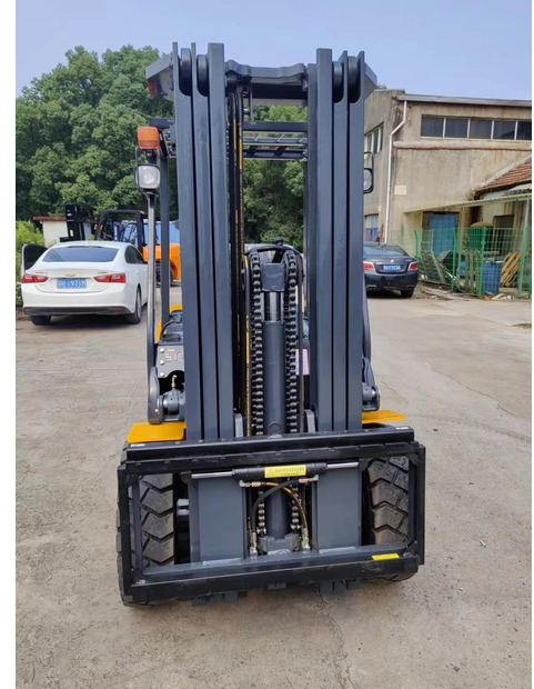 2022 Komatsu FD30-14 - Forklift: picture 3 2022 Komatsu FD30-14 - Forklift: picture 3