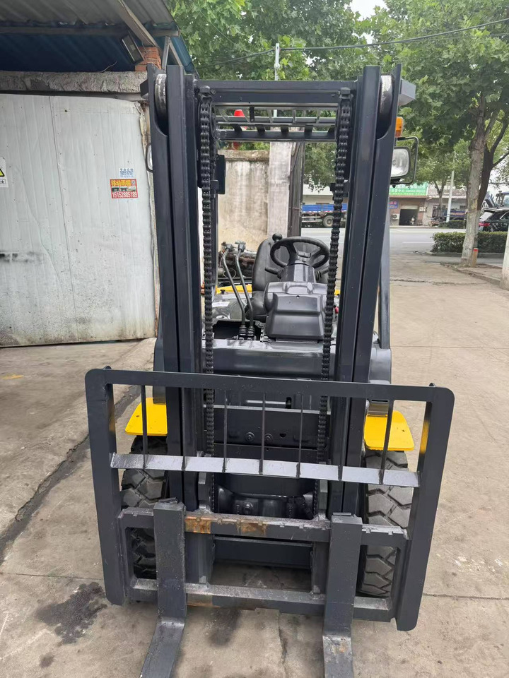 KOMATSU FD30 - Forklift: picture 3 KOMATSU FD30 - Forklift: picture 3