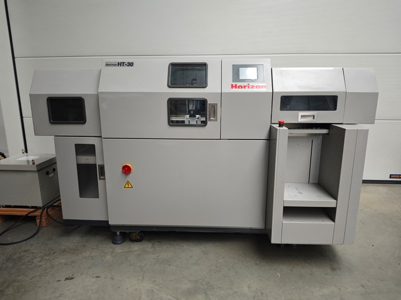 Horizon HT-30 | 2005 | 1.65 Mio - Paper cutting machine: picture 1 Horizon HT-30 | 2005 | 1.65 Mio - Paper cutting machine: picture 1