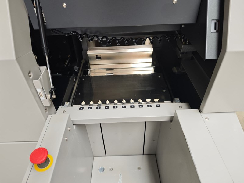 Horizon HT-30 | 2005 | 1.65 Mio - Paper cutting machine: picture 3 Horizon HT-30 | 2005 | 1.65 Mio - Paper cutting machine: picture 3