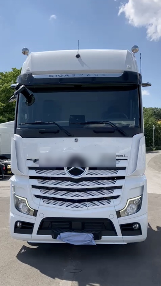 Mercedes-Benz Actros L 1848 - Tractor unit: picture 1 Mercedes-Benz Actros L 1848 - Tractor unit: picture 1