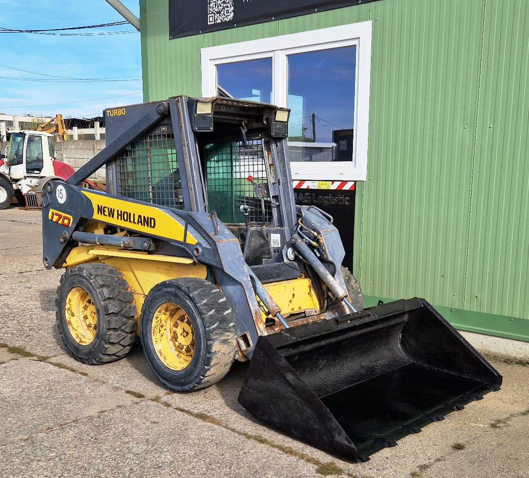 NEW HOLLAND S170 - Skid steer loader: picture 3 NEW HOLLAND S170 - Skid steer loader: picture 3