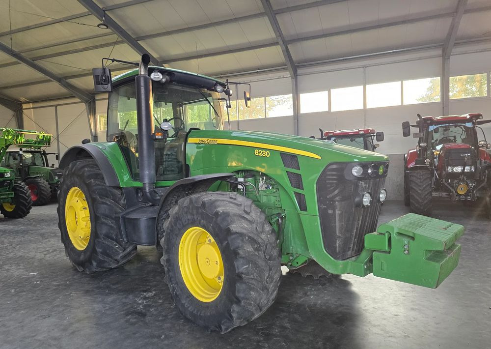 John Deere 8230 - Farm tractor: picture 2 John Deere 8230 - Farm tractor: picture 2
