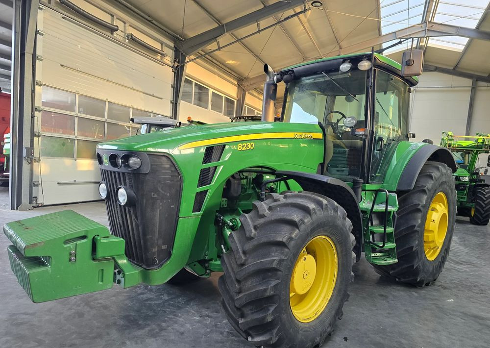 John Deere 8230 - Farm tractor: picture 1 John Deere 8230 - Farm tractor: picture 1