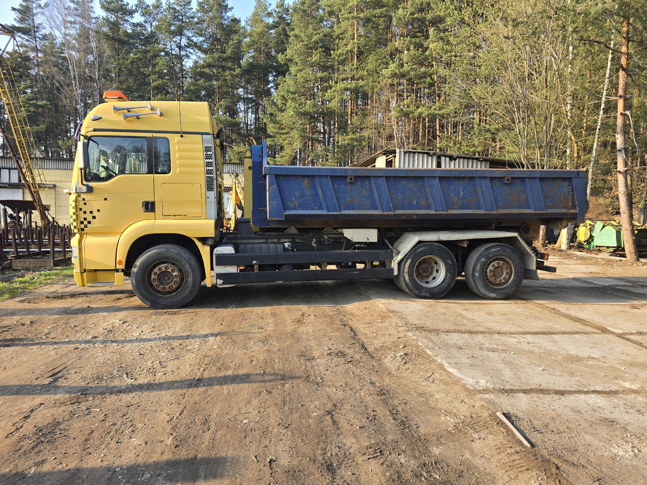 MAN TGA 26.413 - Hook lift truck: picture 2 MAN TGA 26.413 - Hook lift truck: picture 2