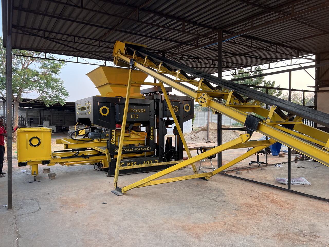 PRS-600 Semi-Automatic Concrete Block Machine - Block making machine: picture 3 PRS-600 Semi-Automatic Concrete Block Machine - Block making machine: picture 3