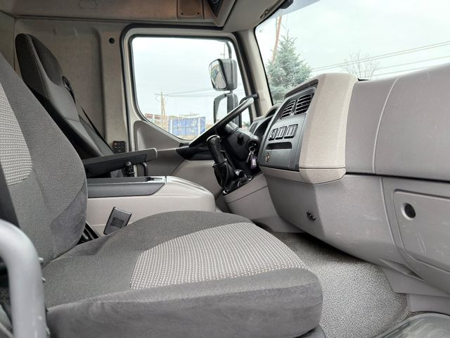 Curtain side truck DAF LF 250 FA: picture 10