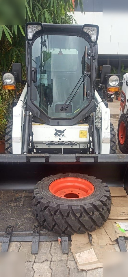 BOBCAT S450 - Skid steer loader: picture 1 BOBCAT S450 - Skid steer loader: picture 1