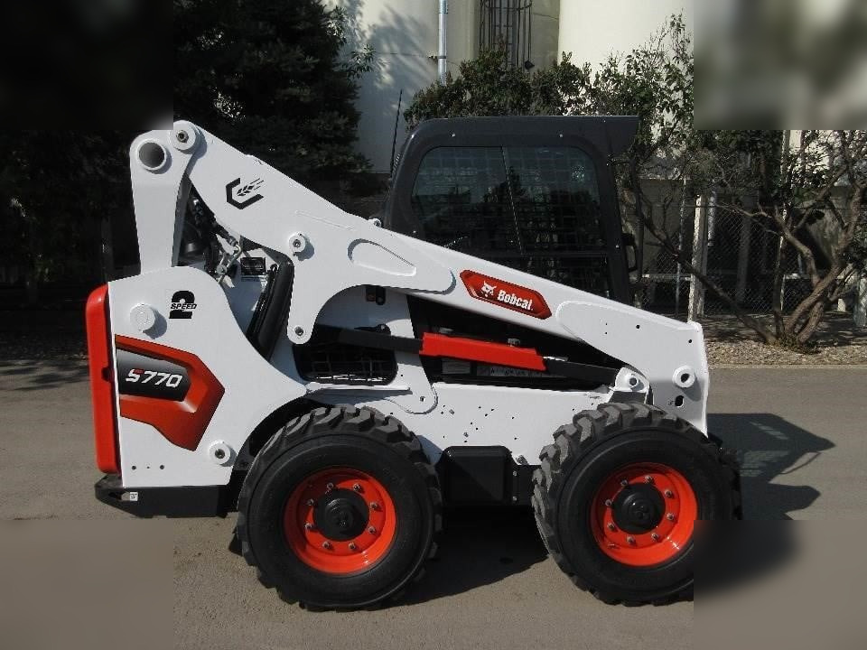 BOBCAT S770 - Skid steer loader: picture 1 BOBCAT S770 - Skid steer loader: picture 1