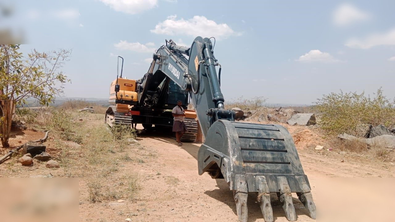 New Crawler excavator HYUNDAI HX380L: picture 6