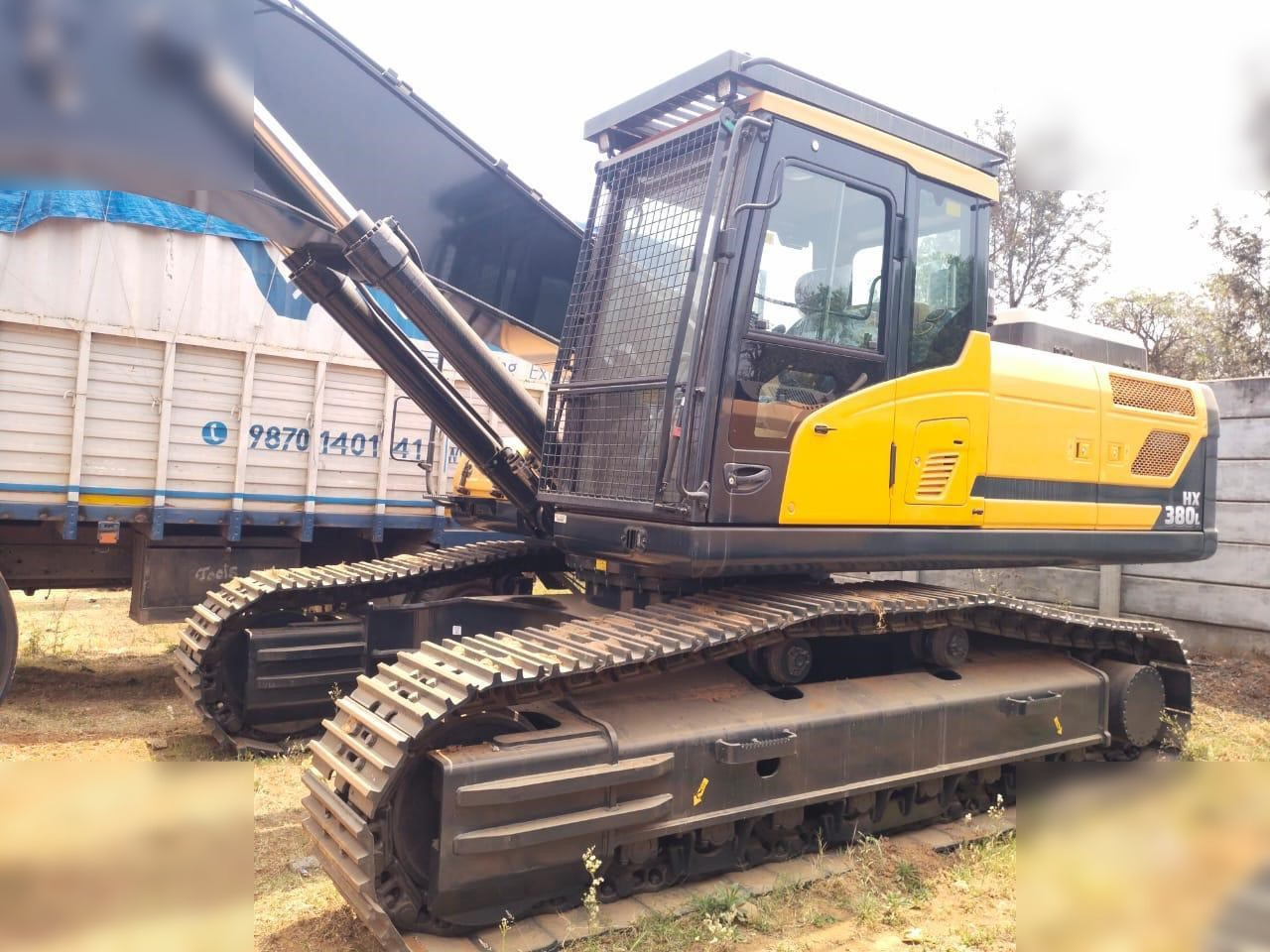 New Crawler excavator HYUNDAI HX380L: picture 8