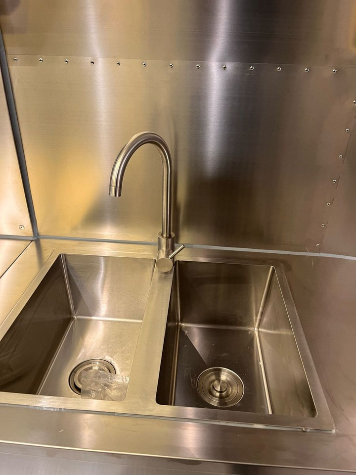 Esselmann Delistar Foodtruck 6000 ähn. Airstream - Food trailer: picture 3 Esselmann Delistar Foodtruck 6000 ähn. Airstream - Food trailer: picture 3