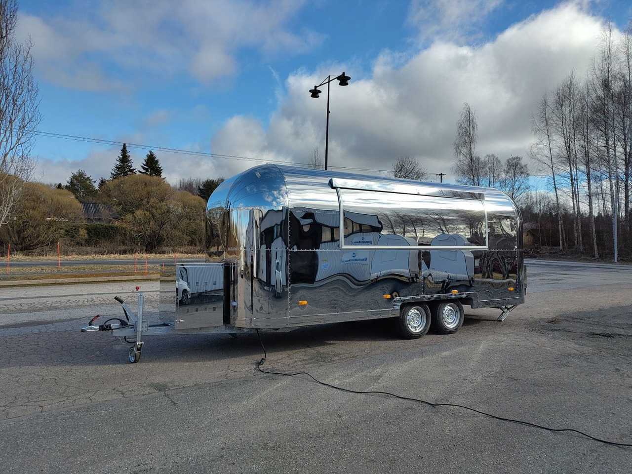 Esselmann Delistar Foodtruck 6000 ähn. Airstream - Food trailer: picture 1 Esselmann Delistar Foodtruck 6000 ähn. Airstream - Food trailer: picture 1