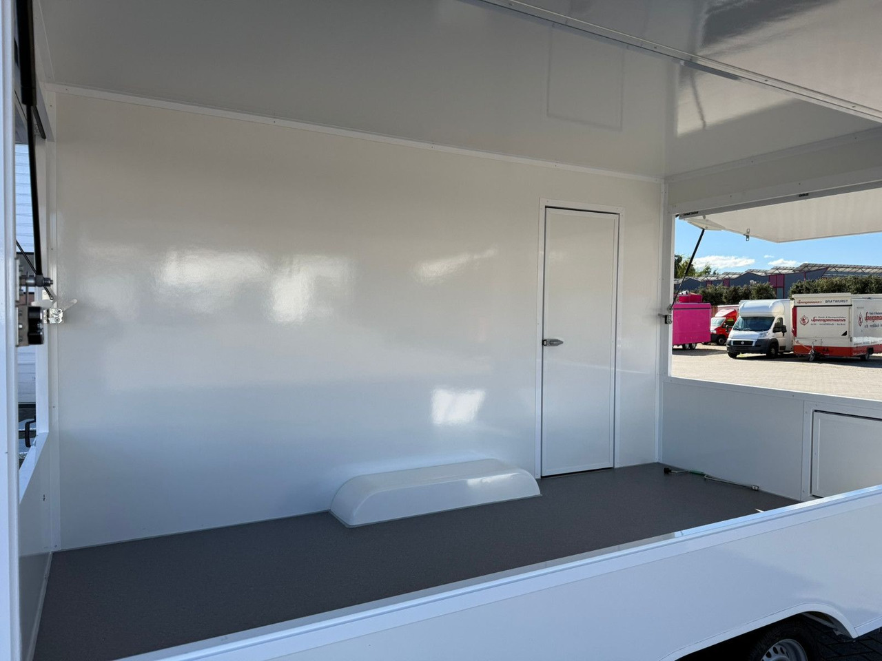 Esselmann Karello 4.2i Verkaufsanhänger Imbiss - Food trailer: picture 5 Esselmann Karello 4.2i Verkaufsanhänger Imbiss - Food trailer: picture 5