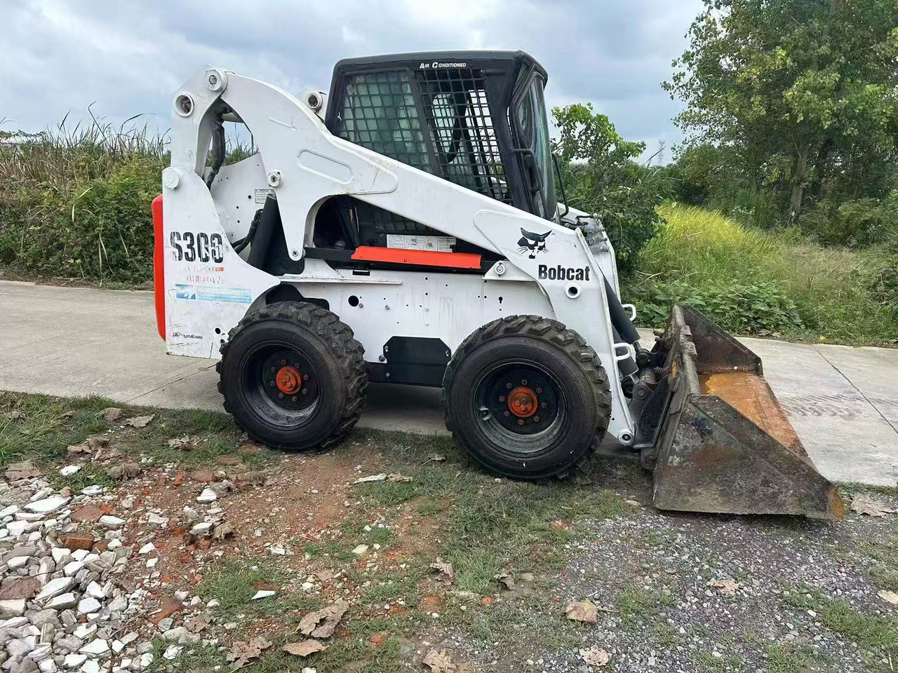 Bobcat S300 - Skid steer loader: picture 1 Bobcat S300 - Skid steer loader: picture 1