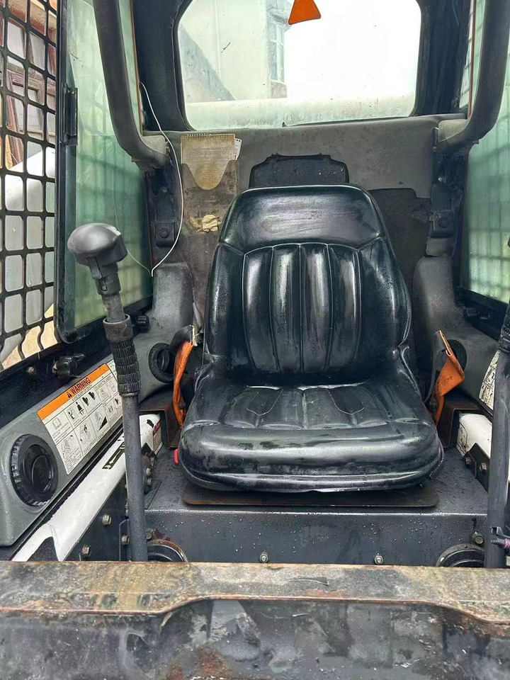 Bobcat S300 - Skid steer loader: picture 4 Bobcat S300 - Skid steer loader: picture 4