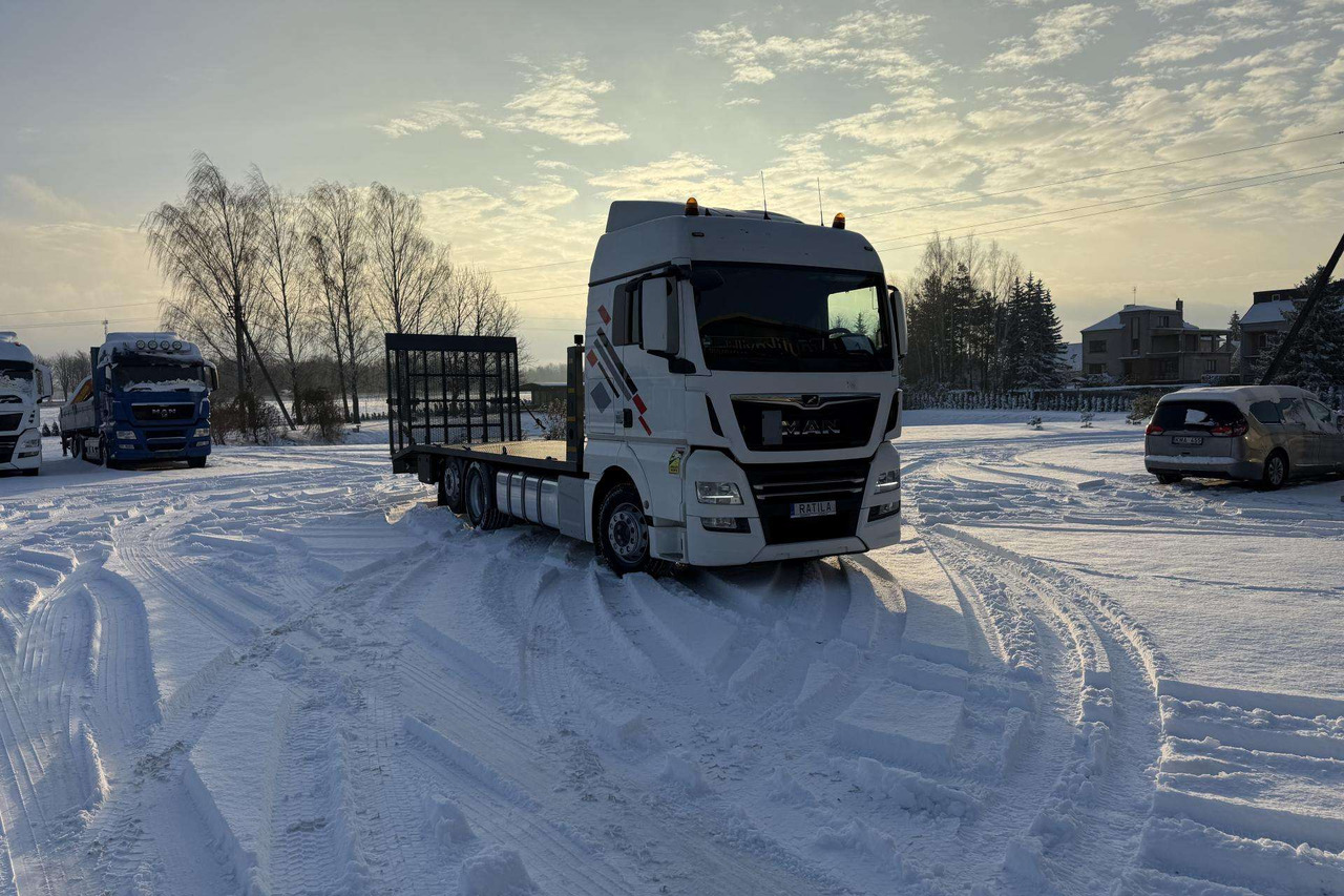 MAN TGX 26.420 - Car transporter truck: picture 2 MAN TGX 26.420 - Car transporter truck: picture 2