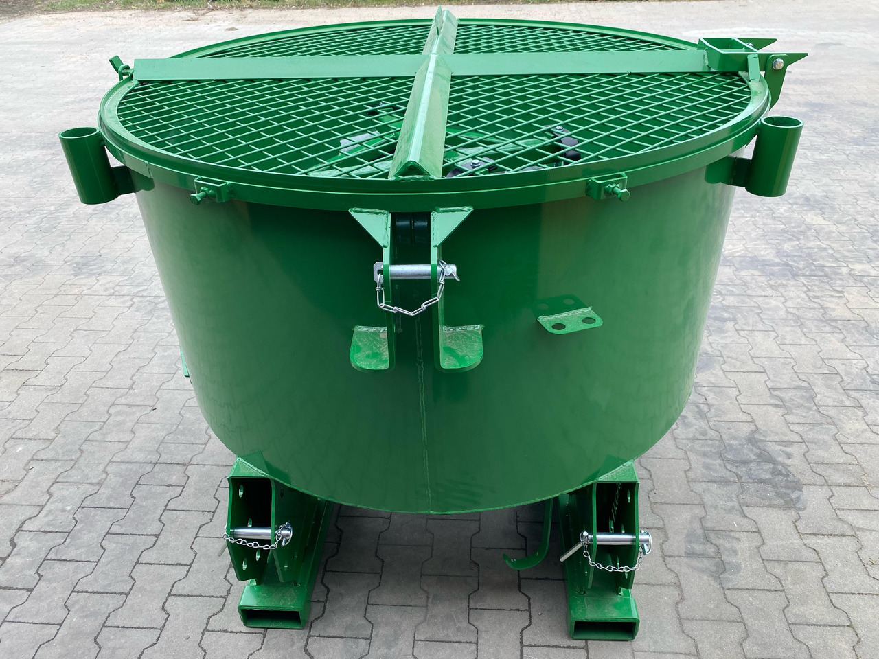 DC Betonmischer / Hydraulic concrete mixer / Malaxeur à béton hydraulique / Betoniera / Бетономешалка с гидравлическим приводом / Betoniarka hydrauliczna 800 l - Cement mixer: picture 1 DC Betonmischer / Hydraulic concrete mixer / Malaxeur à béton hydraulique / Betoniera / Бетономешалка с гидравлическим приводом / Betoniarka hydrauliczna 800 l - Cement mixer: picture 1