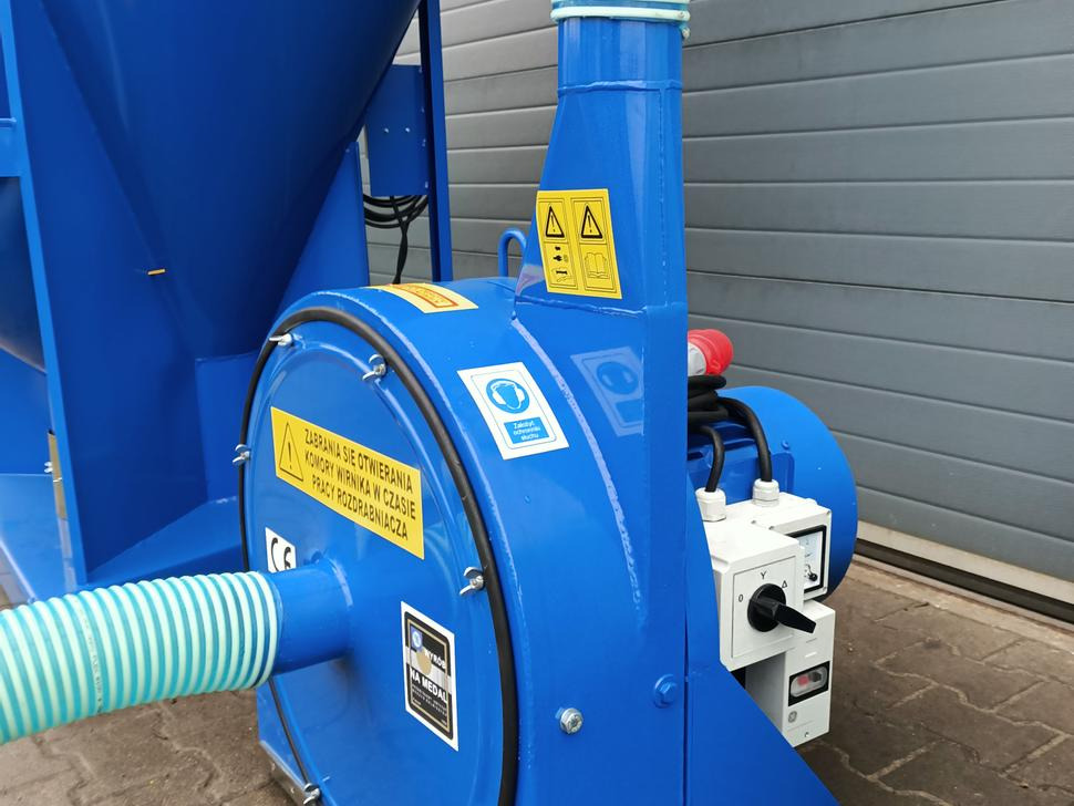 Dozamech Getreidebrecher / Grain crusher / Broyeur à grains / Trituratore / Измельчитель / Rozdrabniacz - Livestock equipment: picture 2 Dozamech Getreidebrecher / Grain crusher / Broyeur à grains / Trituratore / Измельчитель / Rozdrabniacz - Livestock equipment: picture 2
