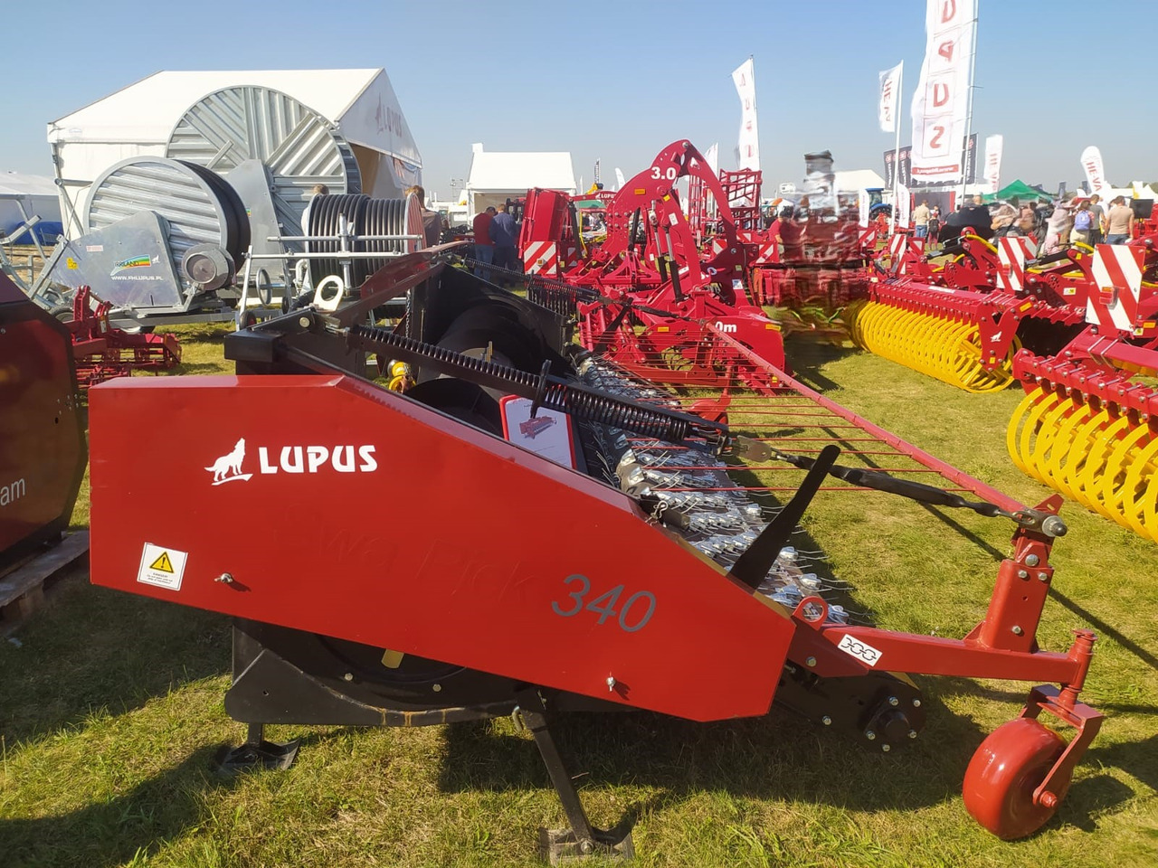 New Harvester attachment Lupus Schwadaufnehmer / Pickup header / Ramasseurs d'andains / Recogedor de hileras / Raccoglitore di andane / Подборщик валков / Podbieracz pokosów 3,4 m: picture 13 New Harvester attachment Lupus Schwadaufnehmer / Pickup header / Ramasseurs d'andains / Recogedor de hileras / Raccoglitore di andane / Подборщик валков / Podbieracz pokosów 3,4 m: picture 13