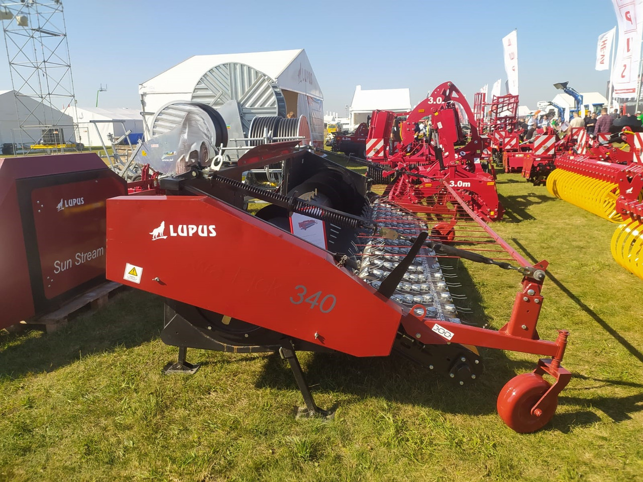 New Harvester attachment Lupus Schwadaufnehmer / Pickup header / Ramasseurs d'andains / Recogedor de hileras / Raccoglitore di andane / Подборщик валков / Podbieracz pokosów 3,4 m: picture 12 New Harvester attachment Lupus Schwadaufnehmer / Pickup header / Ramasseurs d'andains / Recogedor de hileras / Raccoglitore di andane / Подборщик валков / Podbieracz pokosów 3,4 m: picture 12