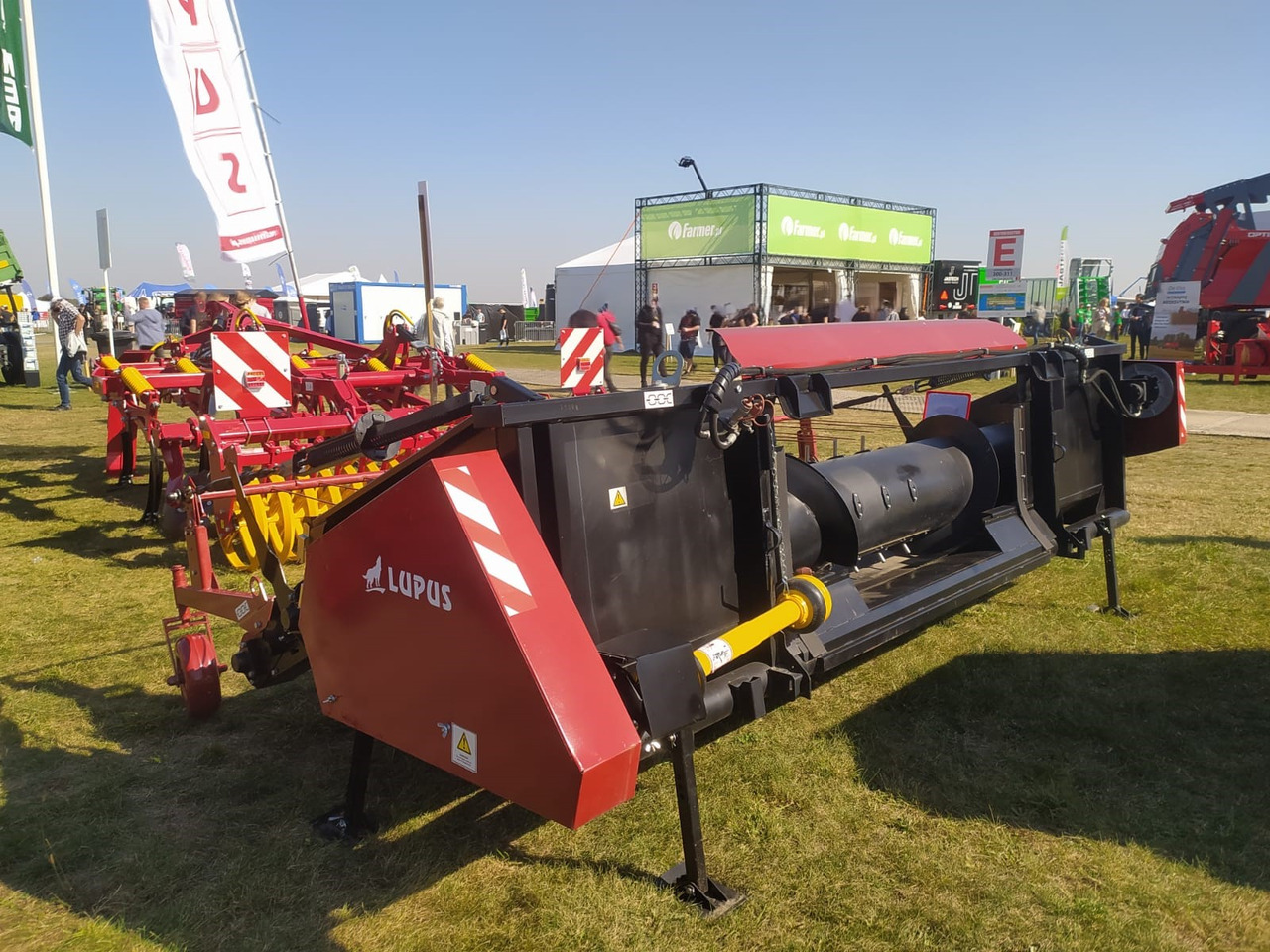 New Harvester attachment Lupus Schwadaufnehmer / Pickup header / Ramasseurs d'andains / Recogedor de hileras / Raccoglitore di andane / Подборщик валков / Podbieracz pokosów 3,4 m: picture 9 New Harvester attachment Lupus Schwadaufnehmer / Pickup header / Ramasseurs d'andains / Recogedor de hileras / Raccoglitore di andane / Подборщик валков / Podbieracz pokosów 3,4 m: picture 9