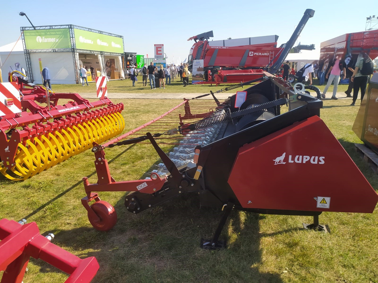 New Harvester attachment Lupus Schwadaufnehmer / Pickup header / Ramasseurs d'andains / Recogedor de hileras / Raccoglitore di andane / Подборщик валков / Podbieracz pokosów 3,4 m: picture 10 New Harvester attachment Lupus Schwadaufnehmer / Pickup header / Ramasseurs d'andains / Recogedor de hileras / Raccoglitore di andane / Подборщик валков / Podbieracz pokosów 3,4 m: picture 10