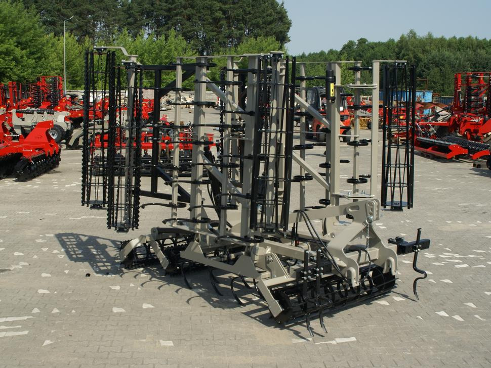 ROLEX Saatbettkombination / Hydraulically cultivator / Vibroculteur / Aggregato di coltivazione /  Почвообрабатывающий гидравлический складывающийся агрегат / Agregat uprawowy hydraulicznie składany - Cultivator: picture 2 ROLEX Saatbettkombination / Hydraulically cultivator / Vibroculteur / Aggregato di coltivazione /  Почвообрабатывающий гидравлический складывающийся агрегат / Agregat uprawowy hydraulicznie składany - Cultivator: picture 2