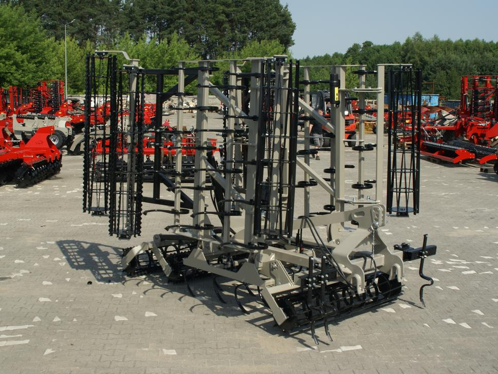 ROLEX Saatbettkombination / Hydraulically cultivator / Vibroculteur / Aggregato di coltivazione /  Почвообрабатывающий гидравлический складывающийся агрегат / Agregat uprawowy hydraulicznie składany - Cultivator: picture 1 ROLEX Saatbettkombination / Hydraulically cultivator / Vibroculteur / Aggregato di coltivazione /  Почвообрабатывающий гидравлический складывающийся агрегат / Agregat uprawowy hydraulicznie składany - Cultivator: picture 1