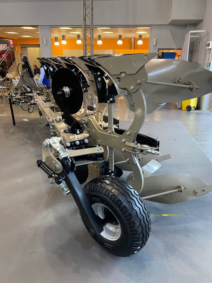 ROLEX Volldrehpflug / Rotary plough / Charrue réversible / Aratro reversibile / Оборотный плуг / Pług obrotowy 3+1 - Plough: picture 5 ROLEX Volldrehpflug / Rotary plough / Charrue réversible / Aratro reversibile / Оборотный плуг / Pług obrotowy 3+1 - Plough: picture 5