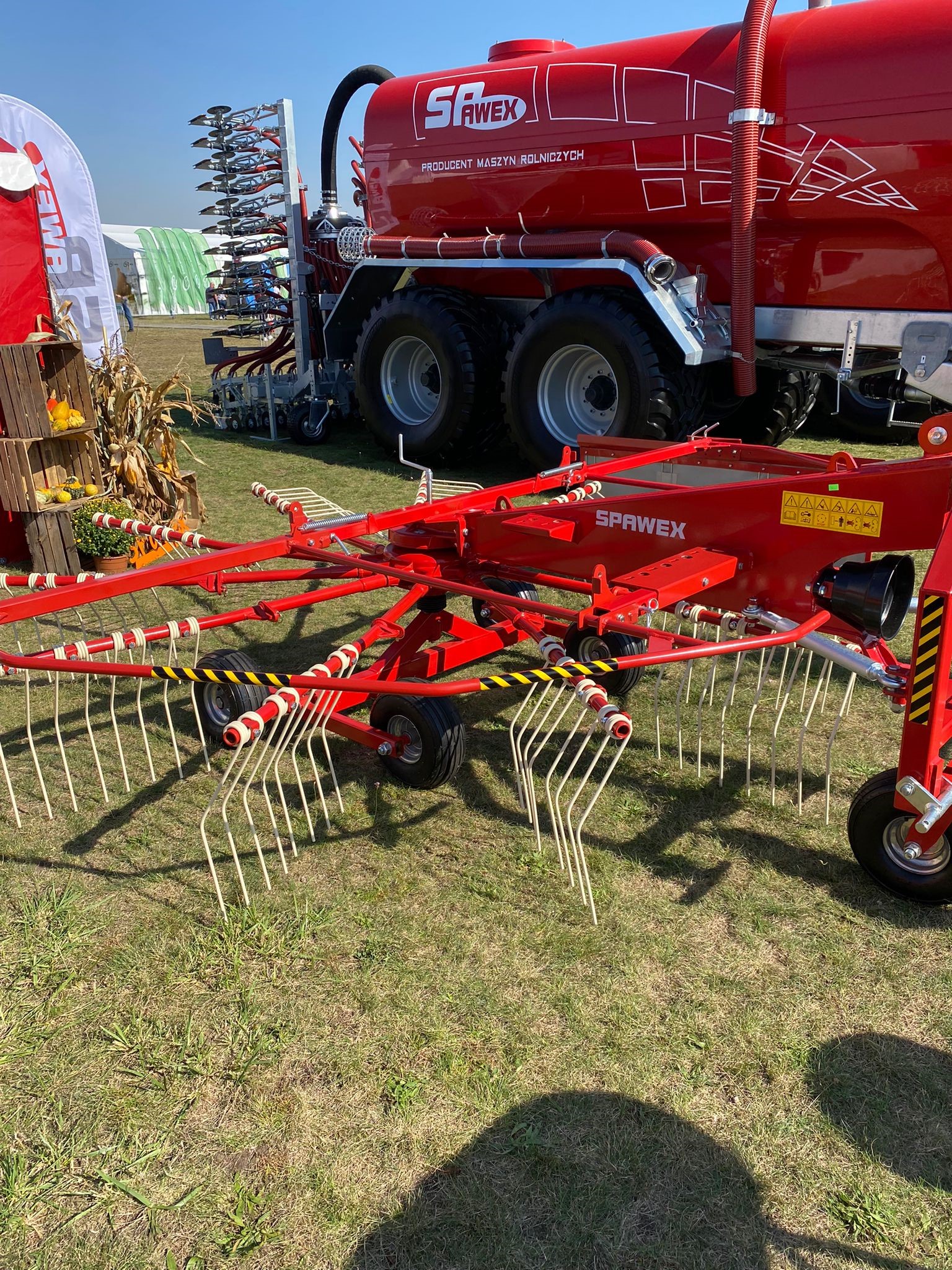 Spawex Kreiselschwader / Rake / Andaineur / Rastrillo / Rastrello / Zgrabiarka 4,5 m - Tedder/ Rake: picture 5 Spawex Kreiselschwader / Rake / Andaineur / Rastrillo / Rastrello / Zgrabiarka 4,5 m - Tedder/ Rake: picture 5