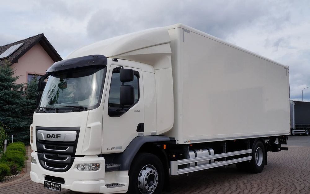 DAF LF 230 18 TON EURO 6 KONTENER 18 PALET ŁAD. 9800 KG WINDA TGM - Box truck: picture 1 DAF LF 230 18 TON EURO 6 KONTENER 18 PALET ŁAD. 9800 KG WINDA TGM - Box truck: picture 1