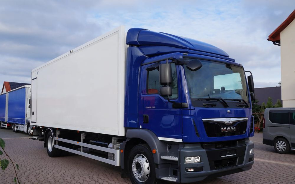 MAN TGM 18.250 EURO 6 CHŁODNIA KONTENER 7.50 m 199 TYS KM - Refrigerated truck: picture 2 MAN TGM 18.250 EURO 6 CHŁODNIA KONTENER 7.50 m 199 TYS KM - Refrigerated truck: picture 2