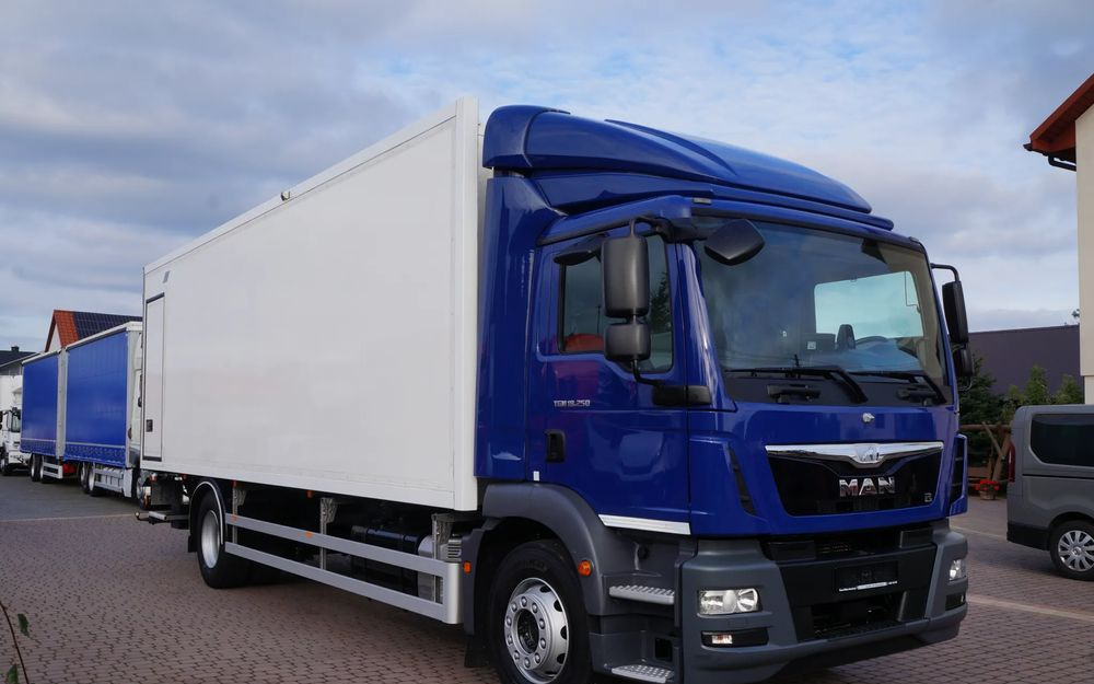 MAN TGM 18.250 EURO 6 CHŁODNIA KONTENER 7.50 m 275 TYS KM - Refrigerated truck: picture 4 MAN TGM 18.250 EURO 6 CHŁODNIA KONTENER 7.50 m 275 TYS KM - Refrigerated truck: picture 4