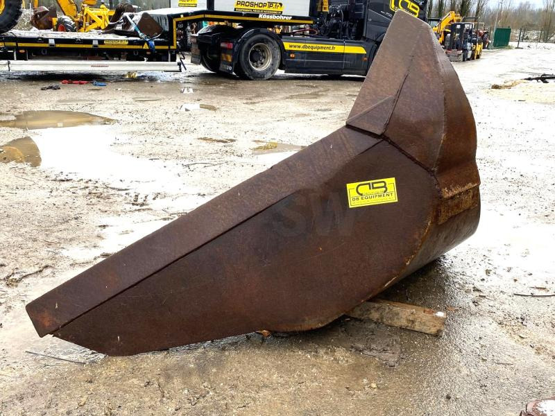 Godet trapèze attache Morin M6 - Excavator bucket: picture 4 Godet trapèze attache Morin M6 - Excavator bucket: picture 4