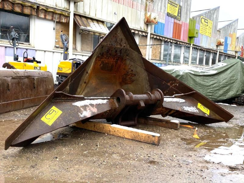 Godet trapèze attache Morin M6 - Excavator bucket: picture 1 Godet trapèze attache Morin M6 - Excavator bucket: picture 1